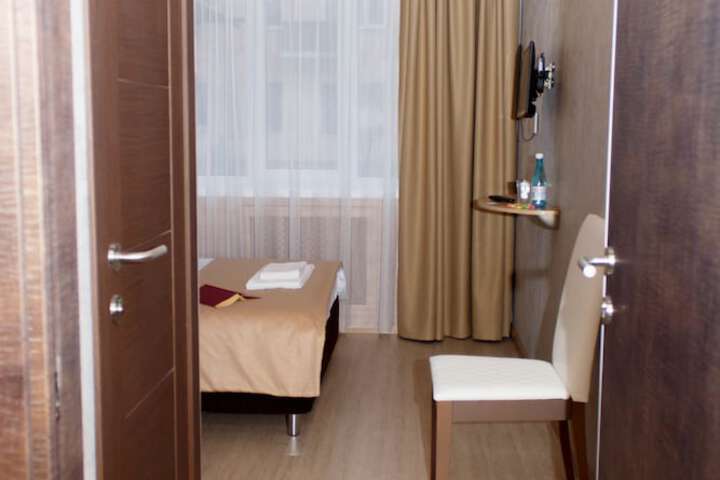 Room 6 of 28