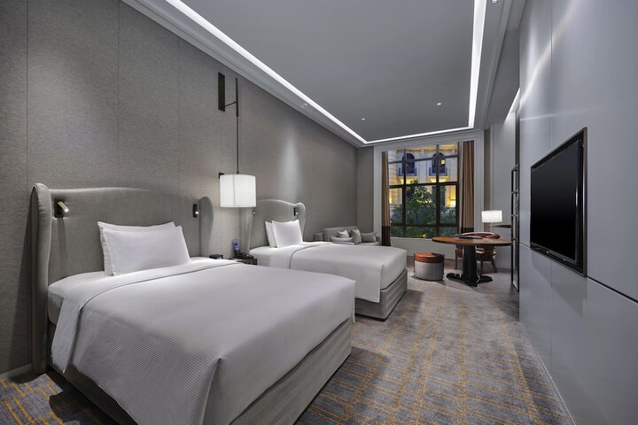 Room 34 of 65