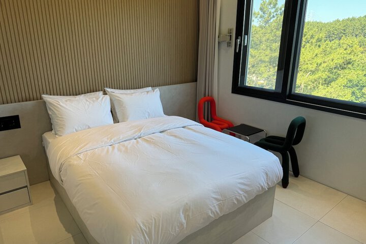 Room 4 of 5