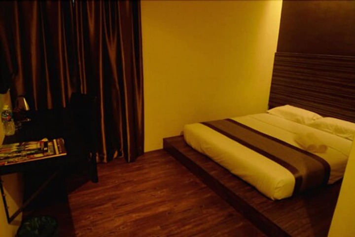 Room 18 of 36