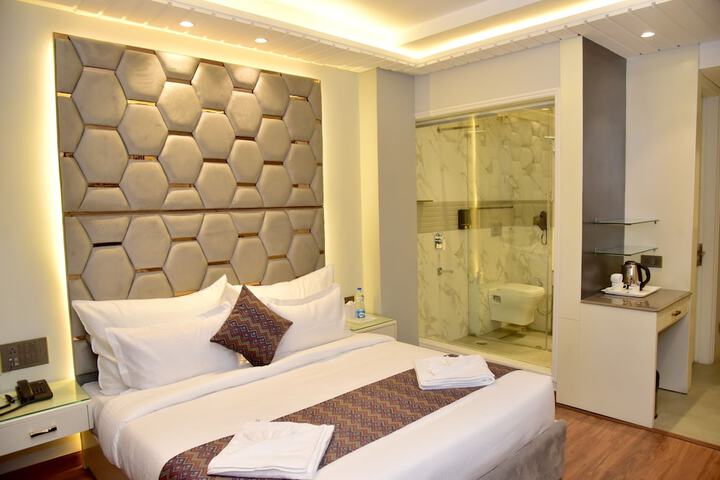 Room 13 of 17