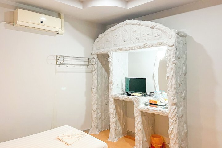 Room 8 of 41