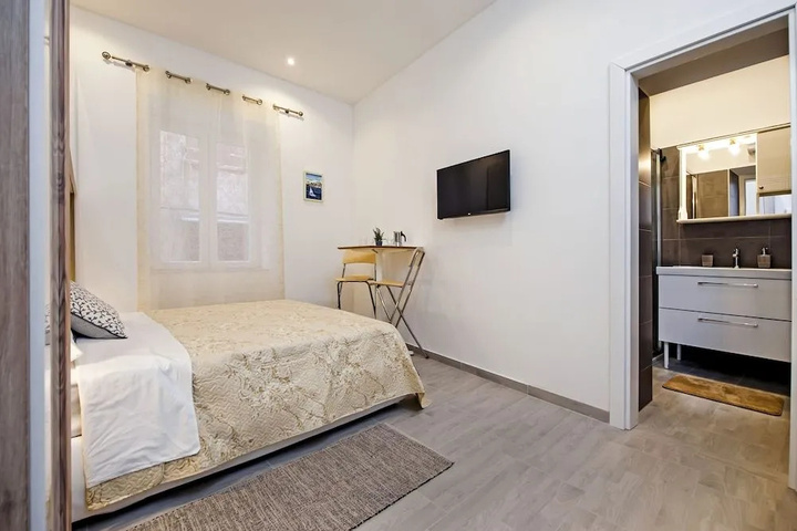 Room 2 of 14