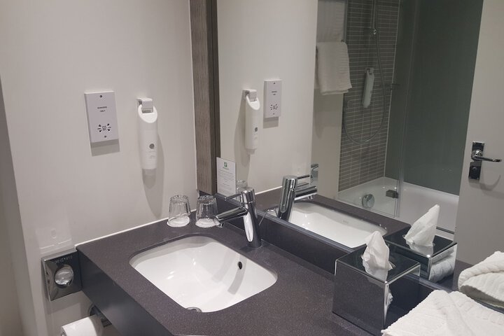Room 47 of 109