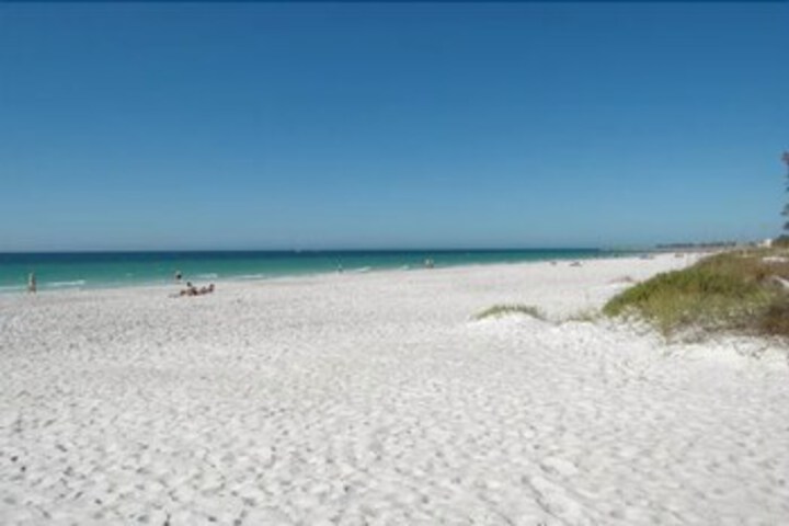 AM Beach Place Unit 4 in Holmes Beach, FL