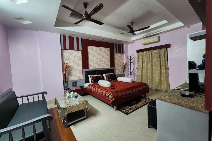 Room 4 of 17