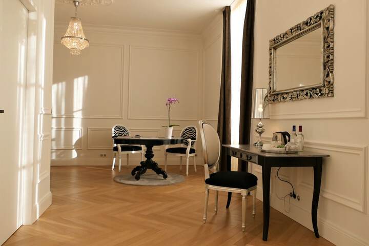 Room 34 of 83