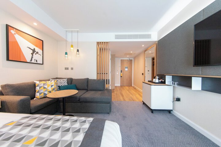 Room 12 of 120