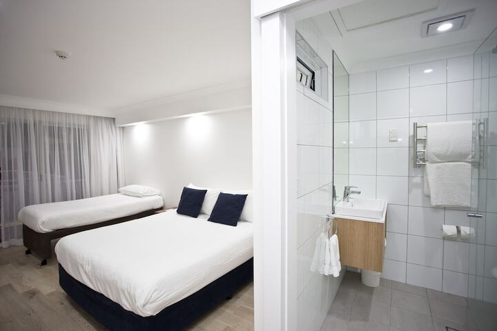 Room 4 of 72