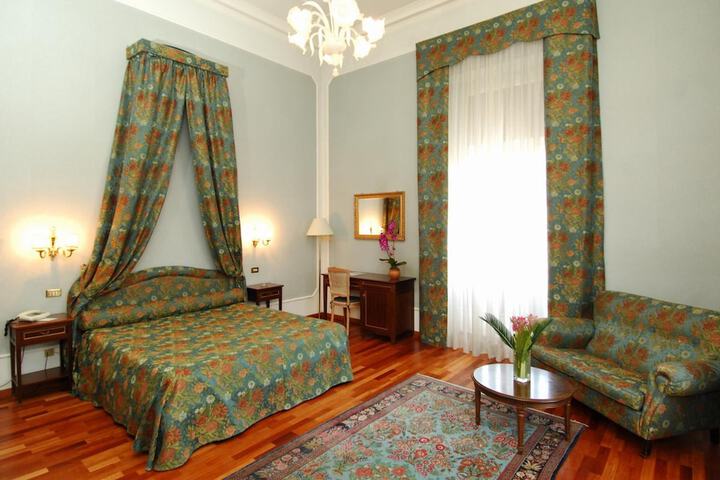 Room 25 of 49