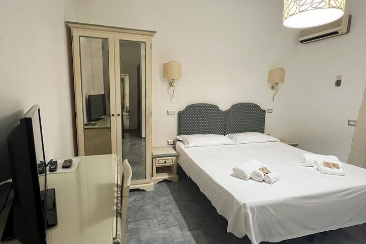 Room 15 of 27