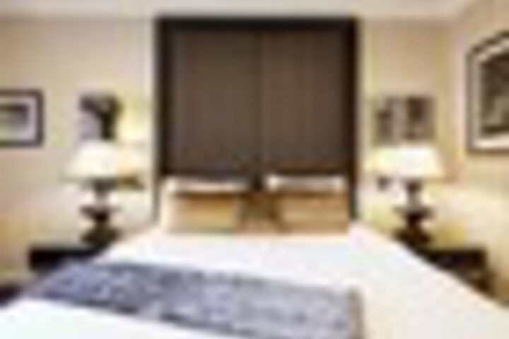 Room 8 of 156