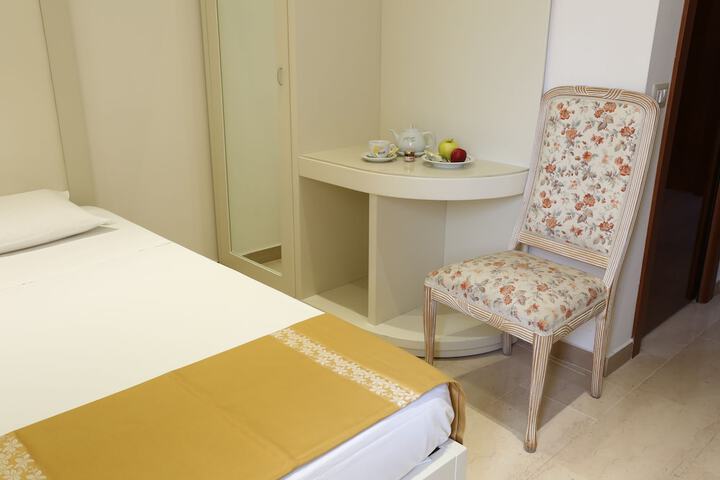 Room 16 of 43