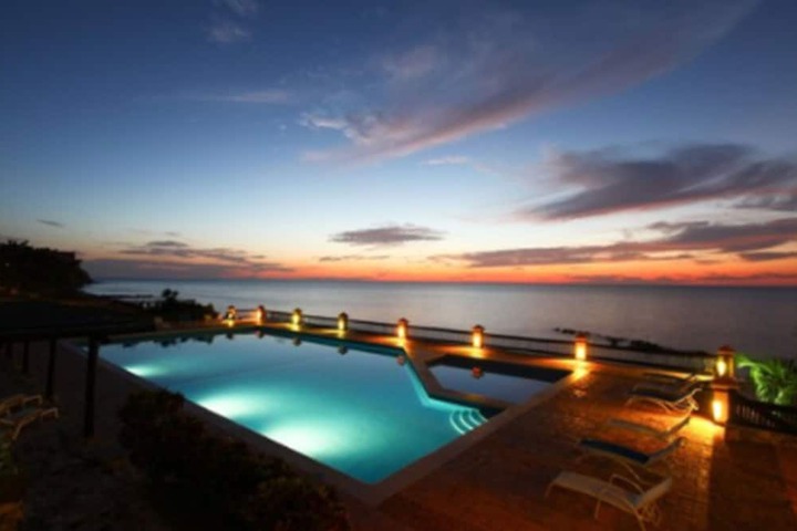 Hotel Pool