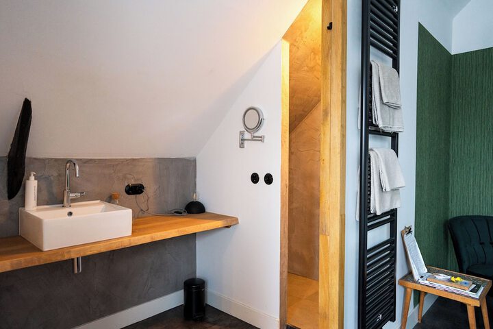 Room 42 of 50
