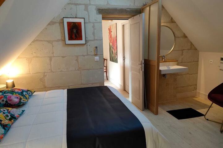Room 6 of 53