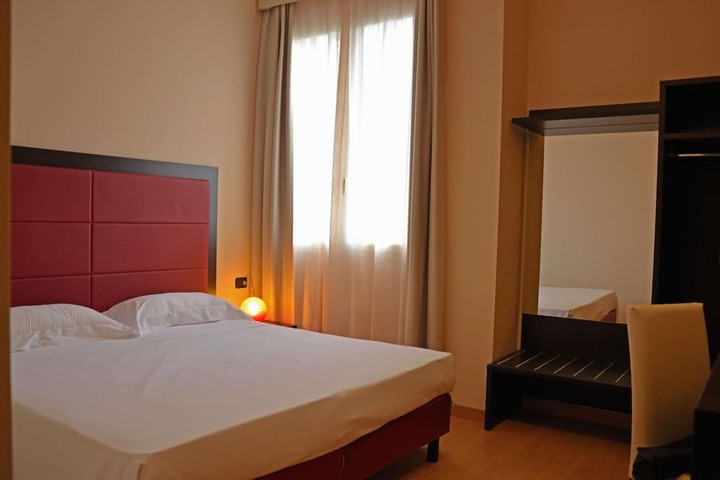 Room 10 of 46