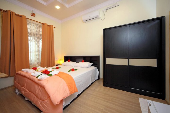 Room 5 of 76