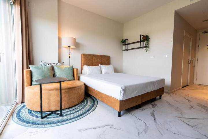 Room 4 of 32