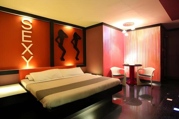 Room 12 of 49