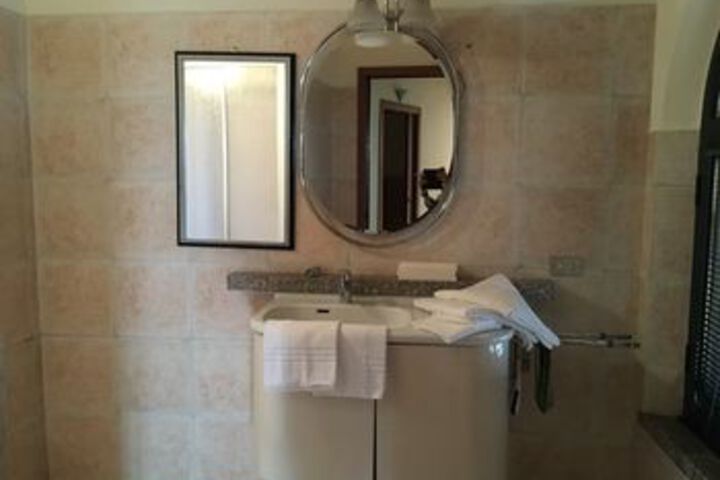 Room 5 of 38