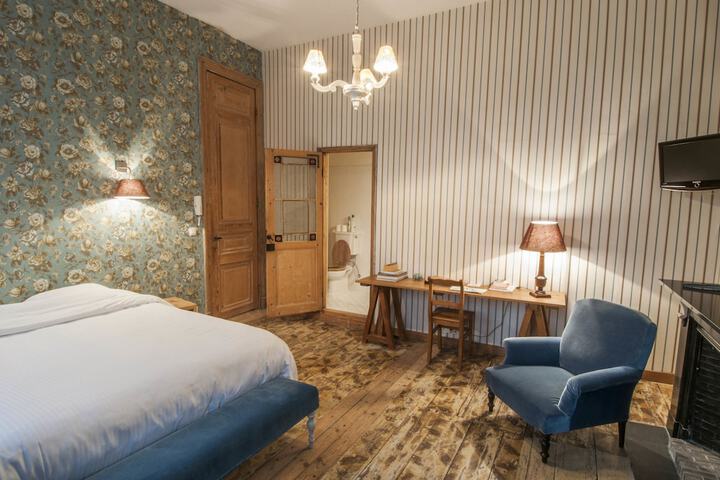 Room 14 of 28