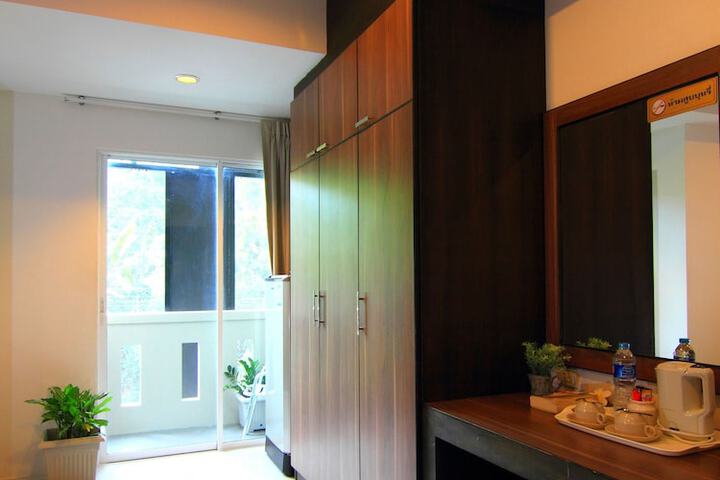 Room 7 of 27