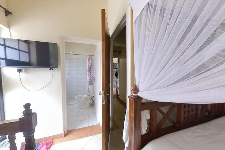 Room 2 of 44