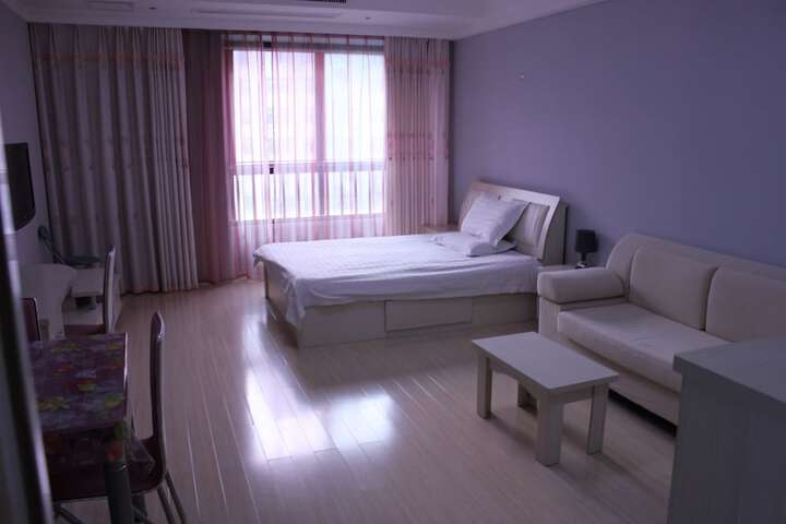 Room 6 of 18