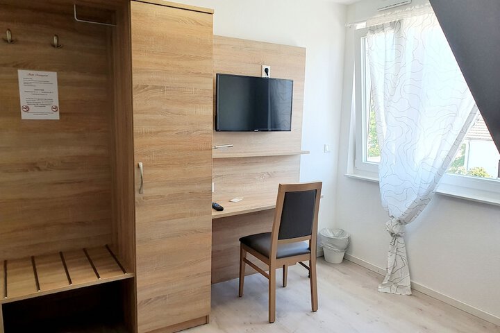 Room 9 of 17