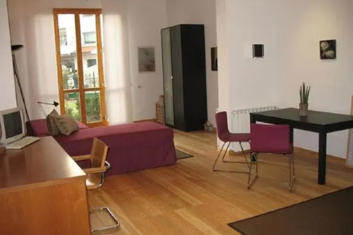 Room 6 of 14