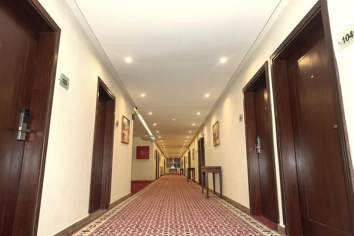 Ballroom/Hall 12 of 16
