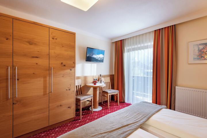 Room 19 of 77
