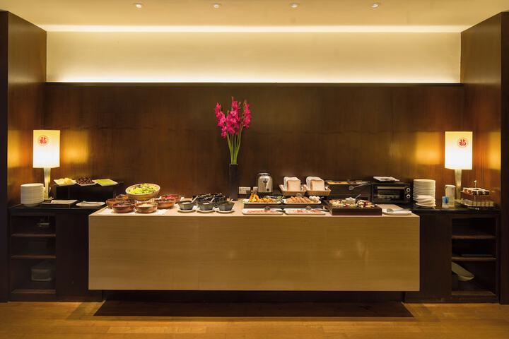 Dining 42 of 61