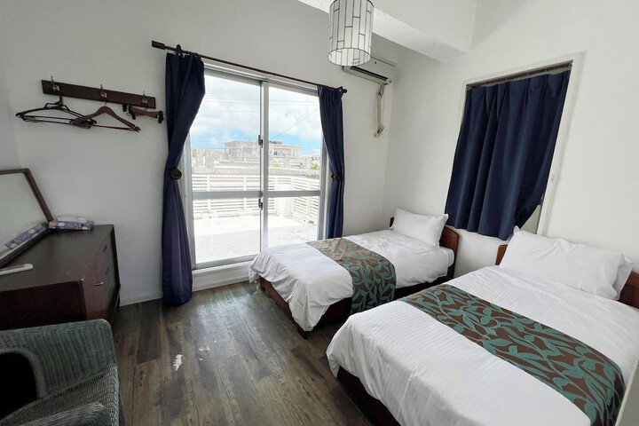 Room 3 of 38