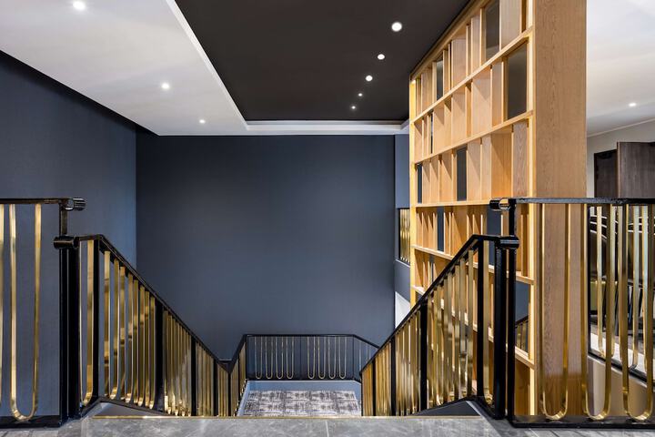 Entrance & Lobby
