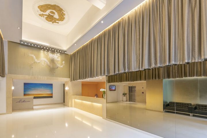 Concierge desk