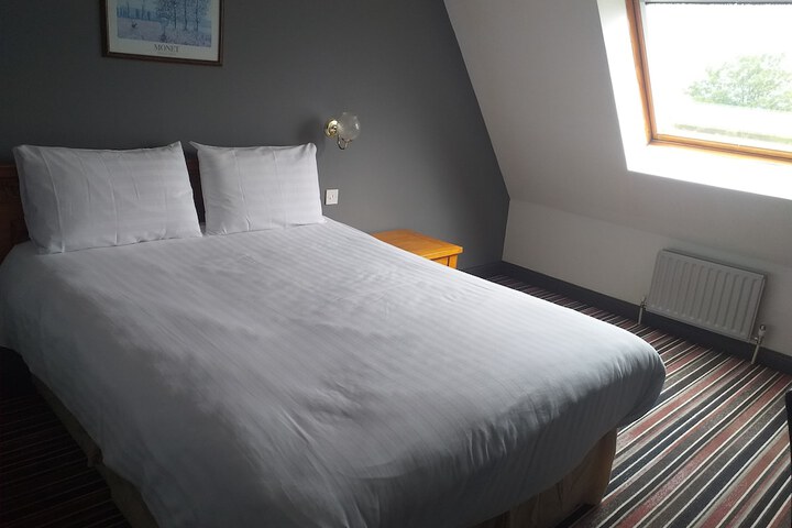 Room 5 of 18