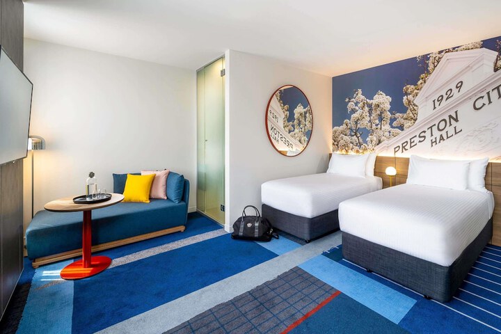 Room 52 of 158