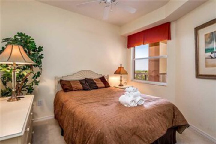 Room 21 of 27