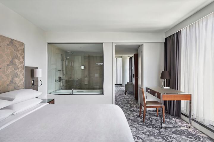 Room 16 of 87