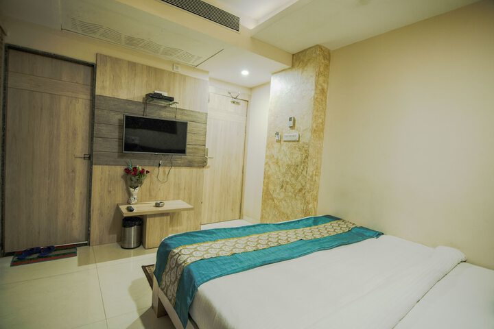 Room 16 of 37