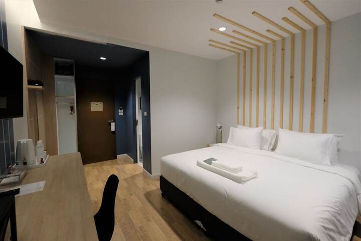 Room 9 of 40