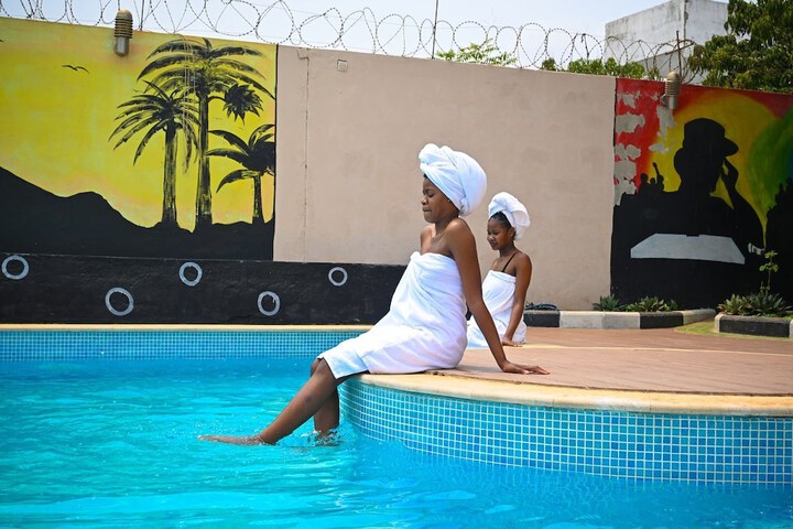Pool 10 of 13