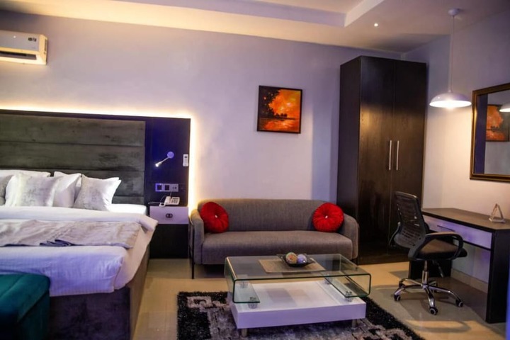 Room 8 of 32