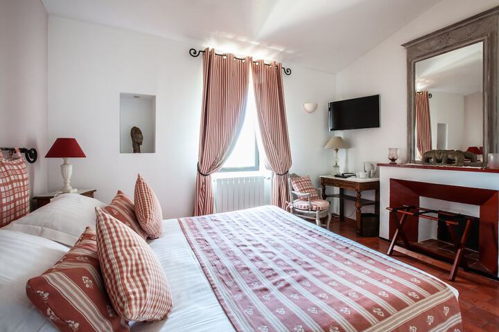 Room 27 of 124