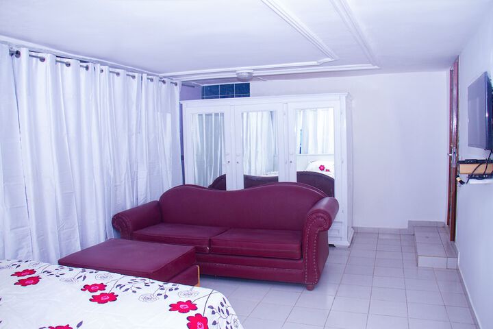Room 8 of 16