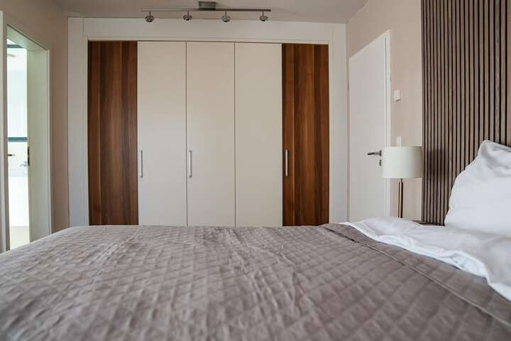 Room 6 of 63