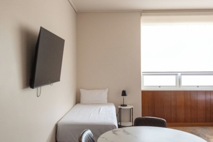 Room 21 of 34