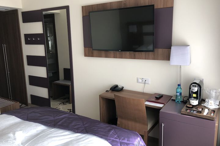 Room 5 of 49